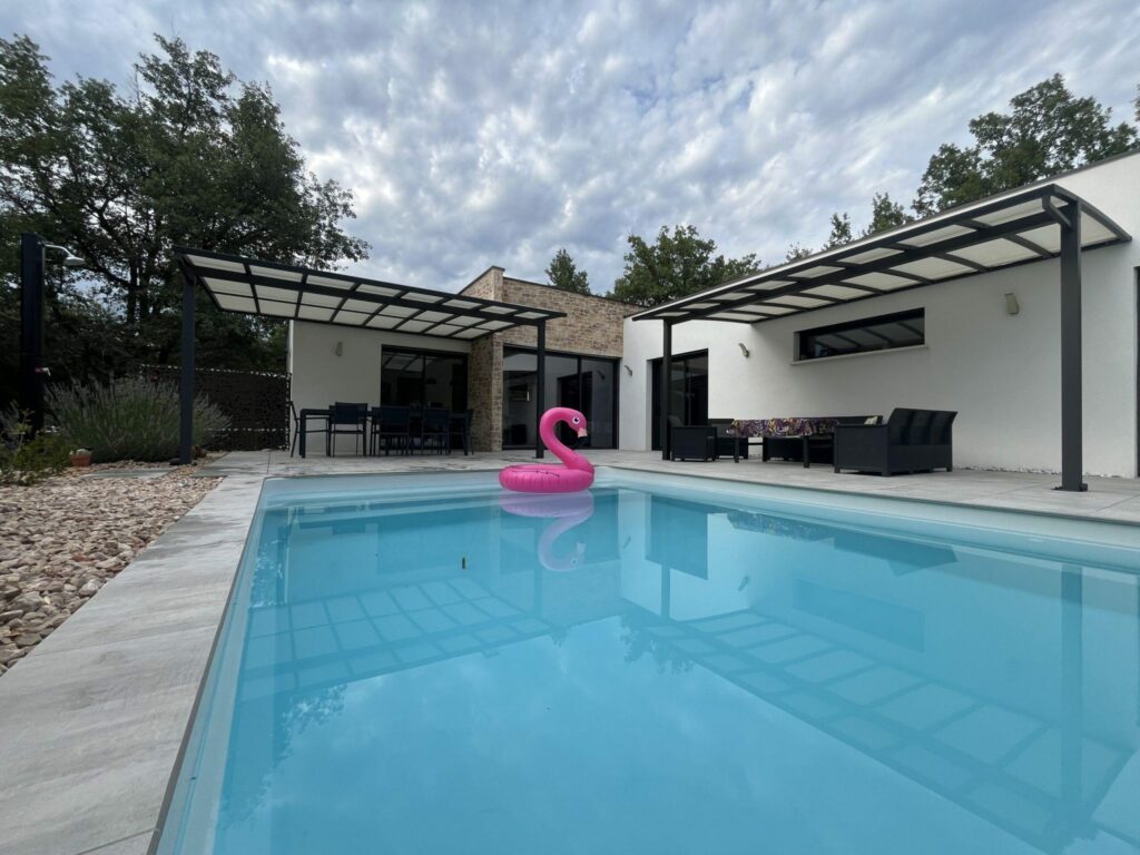 pergolas sur terrasse piscine doubs